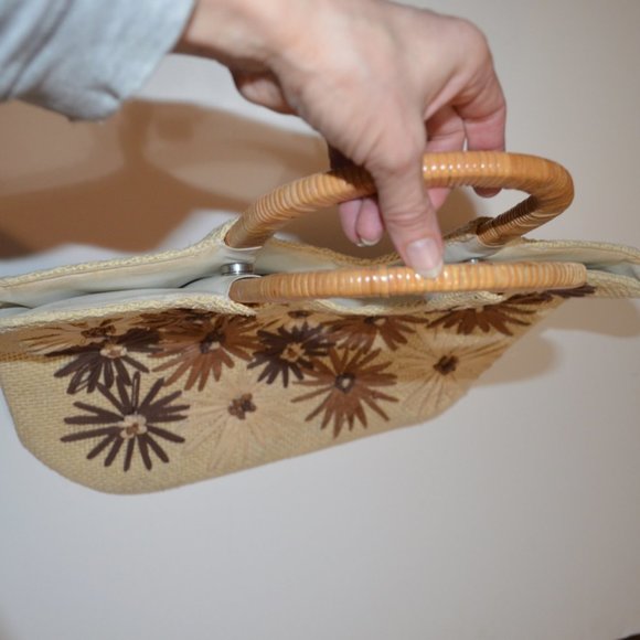 KATY LANDRY Paper Straw with Man Made Materials Pockets Snaps Zip Flowers Tote - Picture 3 of 8